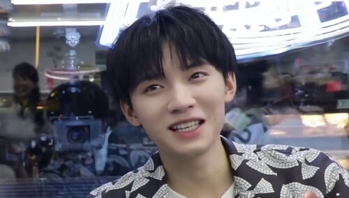 倦鸟归林接歌词挑战：周翊然现场编歌