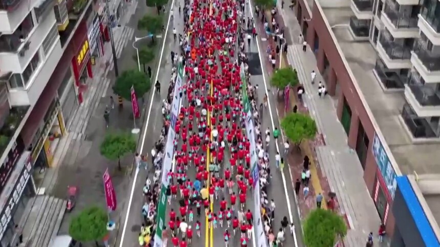 2023秘境巴东森林半程马拉松鸣枪开跑