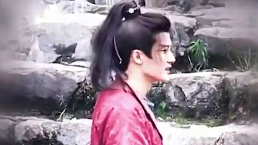 檀健次周依然《四方馆》同框路透曝光 挽手对戏状态超好