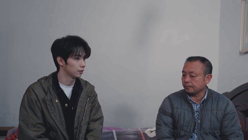 罗一舟探访烈士肖思远家人（陈默）