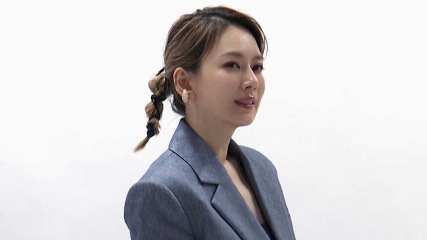 《再见爱人3》海报侧拍：殷悦Melody甜美知性魅力足