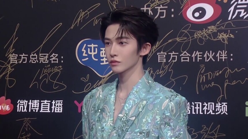 2023微博音乐盛典红毯：国风美少年刘宇登场
