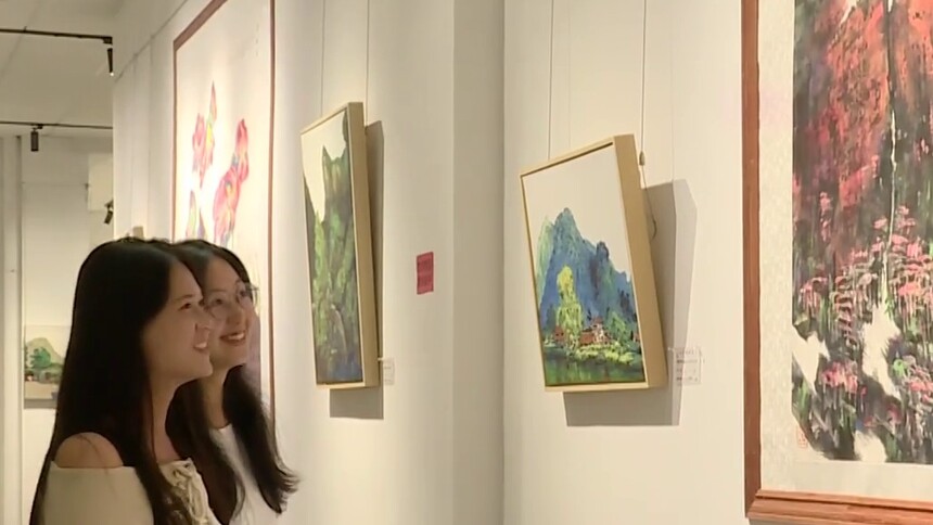 “凤凰小子”毛光辉画展在岳阳市博物馆开幕：毛光辉师从黄永玉 展出83幅精品画作