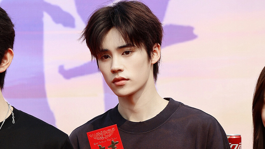 姚景元新剧开机路透释出 阳光帅气状态佳