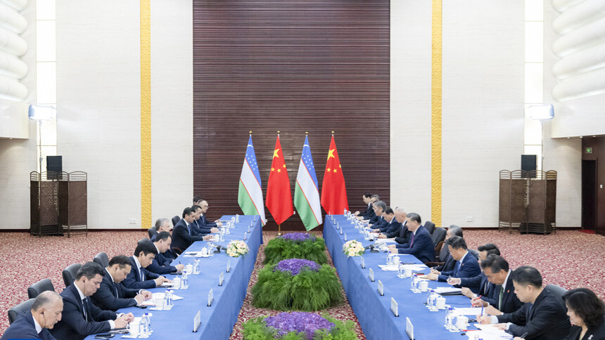 习近平会见乌兹别克斯坦总统