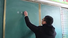“左手乡村教师”王小义 28年“左手板书” 送出乡村600多名大学生