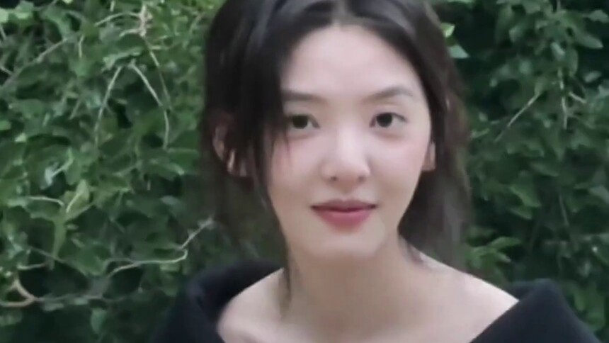 章若楠“学姐”风穿搭 充满生命力