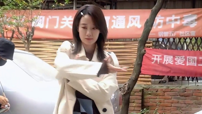 《好运家》花絮：张小斐片场跳舞可可爱爱