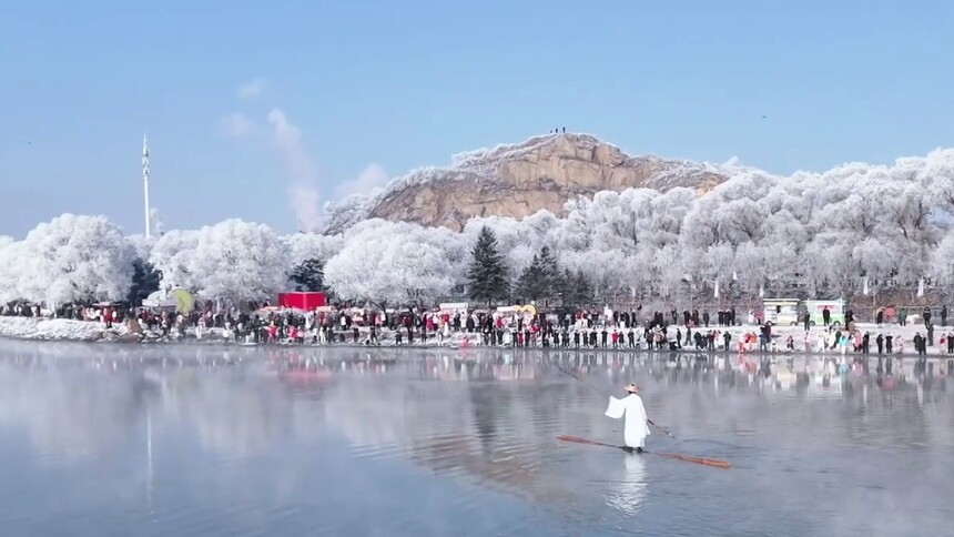吉林市阿什哈达雾凇观赏带再现“五星级”雾凇