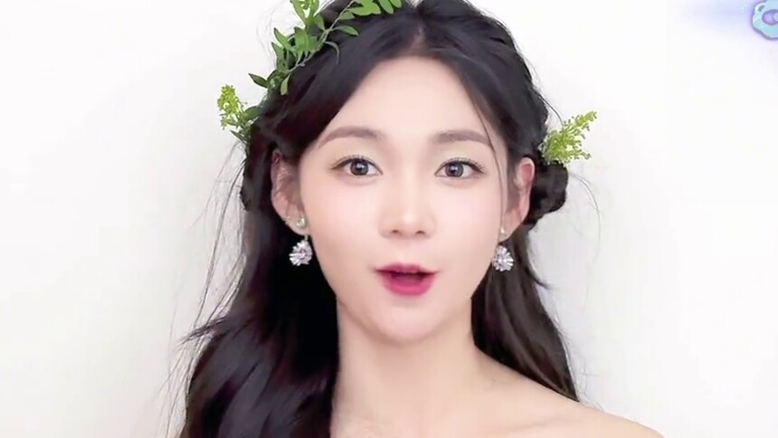 主题曲演唱者段奥娟送祝福