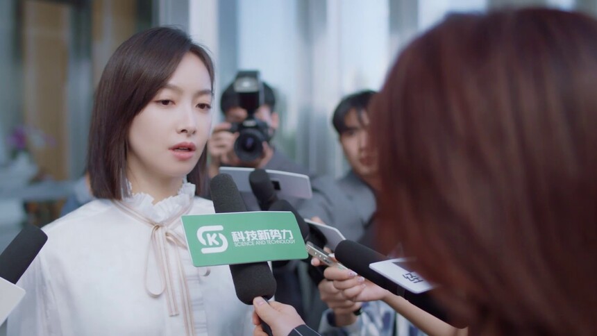 林西被媒体包围肖一成出现救场