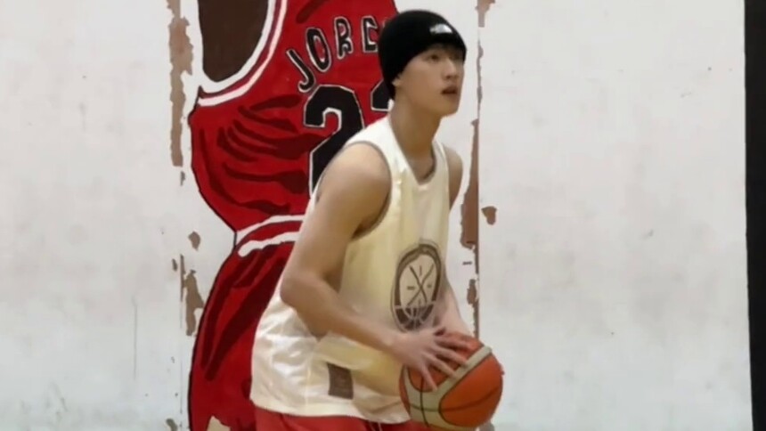 李昀锐篮球场势不可挡 “重启一下身体”