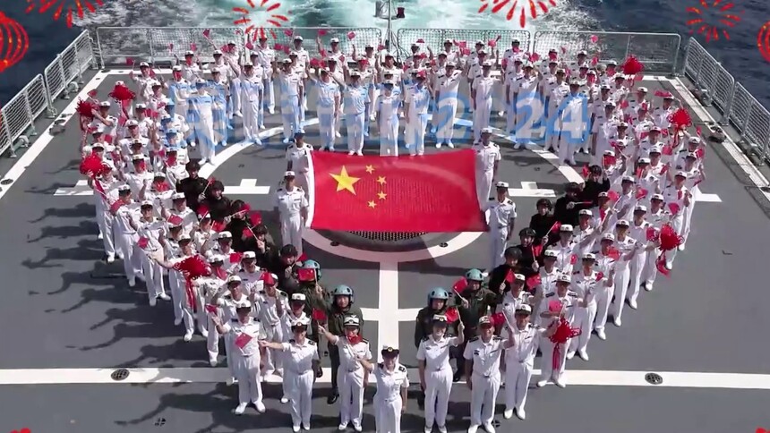 兵味年味2024丨海军护航官兵亚丁湾上迎新春