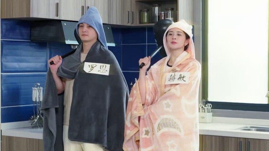 向南小妮扮演罗恩与赫敏，与胡非一起带星辰学习英语