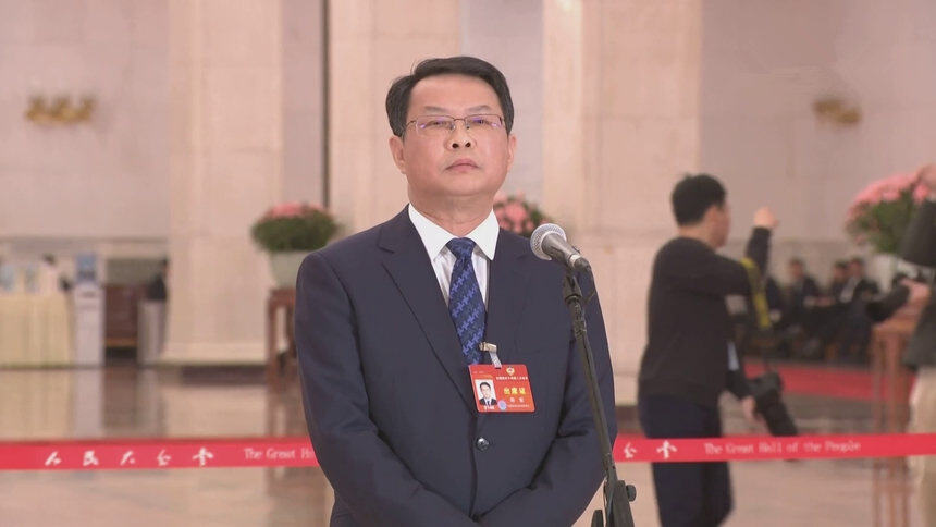 两会速递｜郑军委员：要用好教育 培养好老师