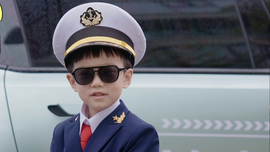 大船不顾劝阻制服登场 在线耍帅迷倒众人