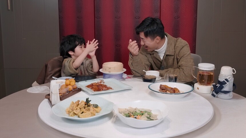 八喜高情商没谁了！“人小嘴硬”给足昌炯面子