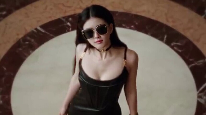 赵露思猫眼妆，出镜范思哲最新大片