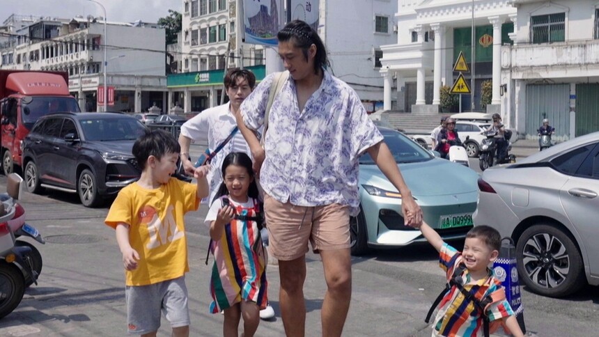 大船墨一牵手被赵治远强行介入？ 一家“五口”菜市场之旅超和谐