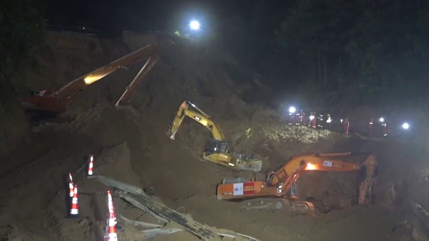 记者直击：广东梅大高速茶阳路段塌方灾害现场救援昼夜不停