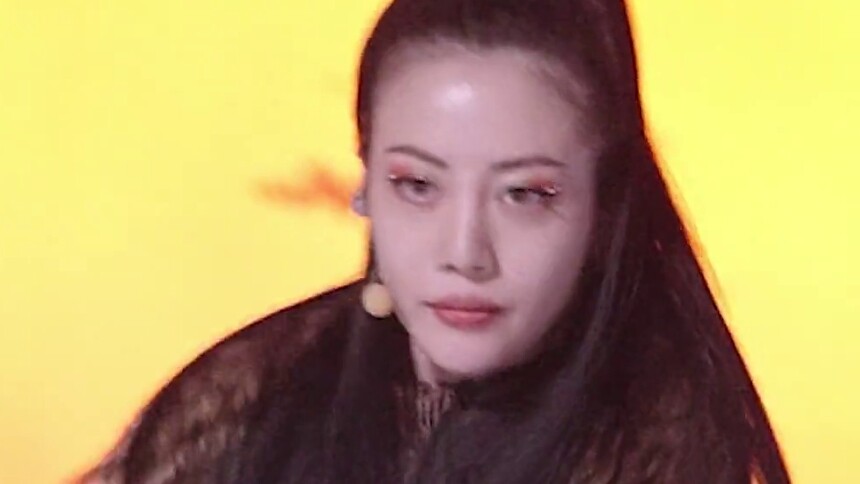 一公独家直拍：李溪芮《热冬》