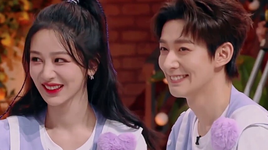 太实诚了！邓为先擦桌子再擦脸