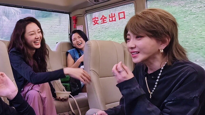 刘忻拿捏撩而不油，苗苗示范去油版wink！