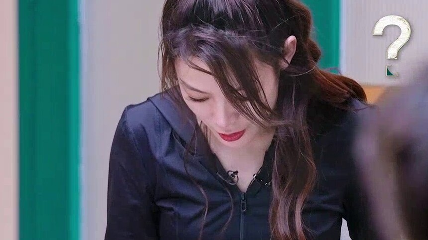 陈丽君要加好友，赵兆掏出了付款码……