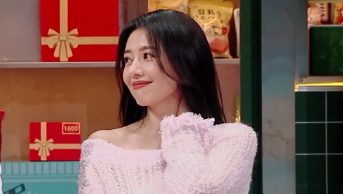 秦霄贤见到高圆圆嘴角压不住 高圆圆分享给赵又廷治麦粒肿