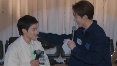 蒋璐霞“一招制敌”曾舜晞 曾舜晞被吓出表情包