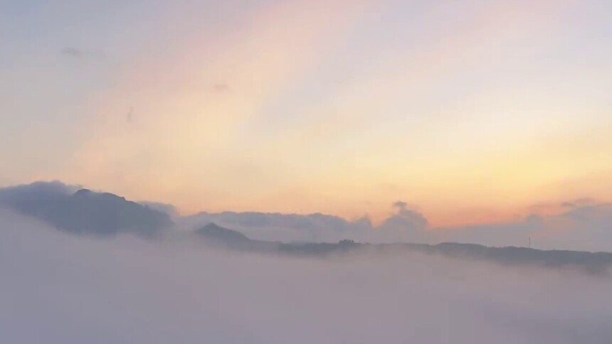 瞰中国｜唯美之光！鹤峰木耳山现“丁达尔效应”