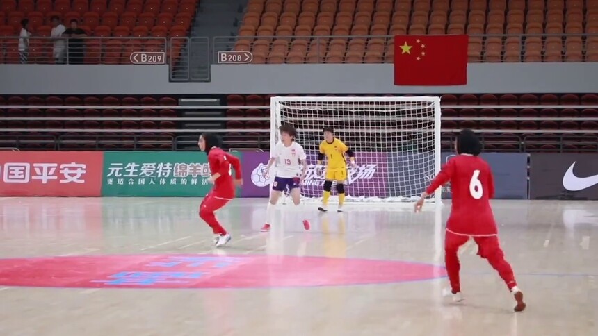 中国女子五人制足球队主教练胡杰：比赛经验宝贵 球队将继续努力