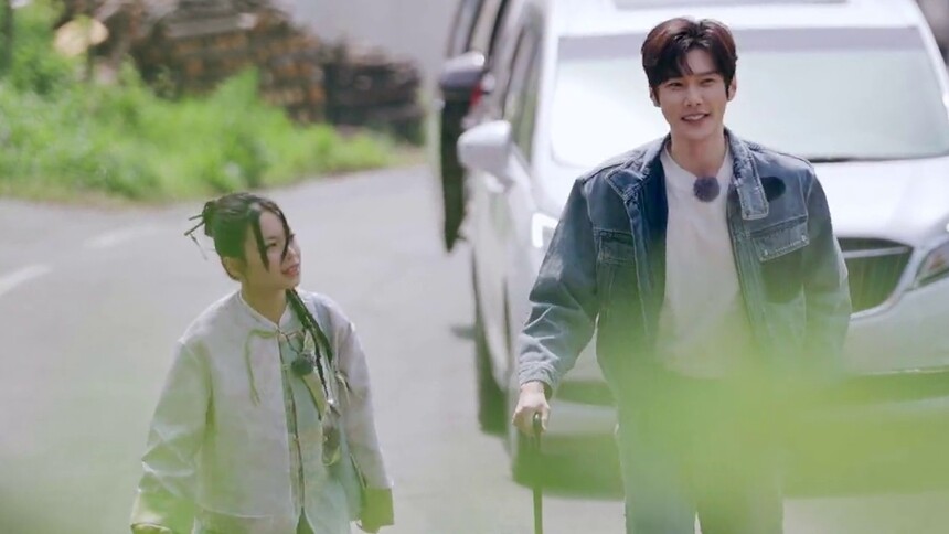 《田间的少年 第二季》7月30日看点：万妮达彦希做客田间被硬控30秒？全员品尝自采毛尖超美好