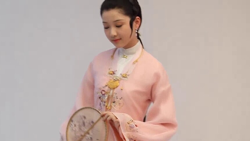 《红楼梦之金玉良缘》极致还原大观园一器一物 胡玫导演倾情重述古典悲剧