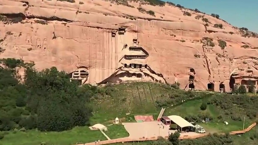 祁连秘境马蹄寺石窟