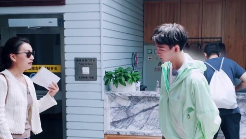 i人局促 陈好荣梓杉当新生遇到老师belike