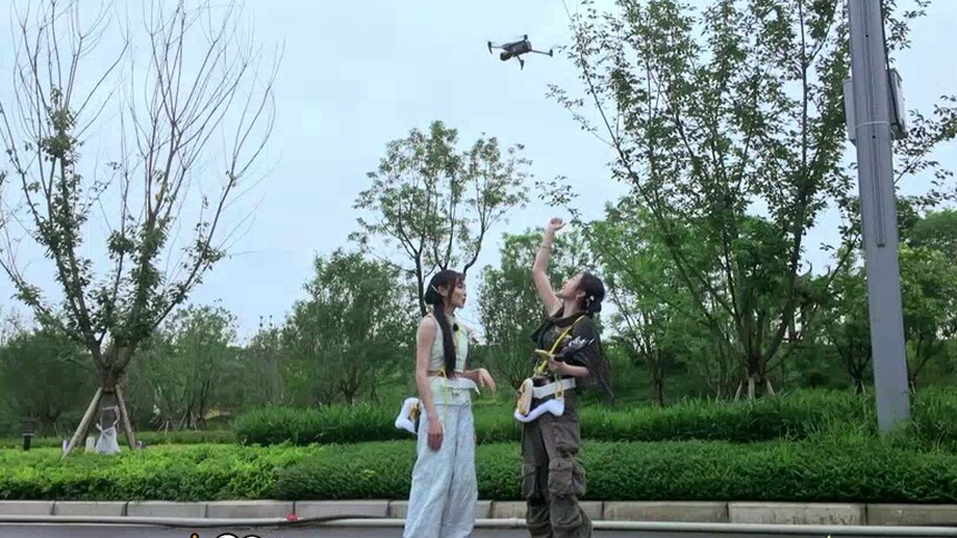 彩蛋：解暑神器来了！吴宣仪谢可寅喜提移动风扇