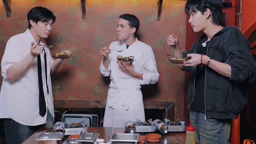 地道美食分组体验 姚柏南嘉羿体验特色菜制作