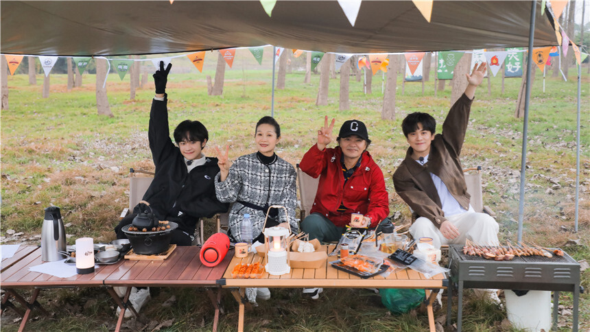 我家那小子·好好生活季 加更版第7期：武艺首次尝试蛙泳开始即结束 井胧井迪练舞时“相爱相杀”