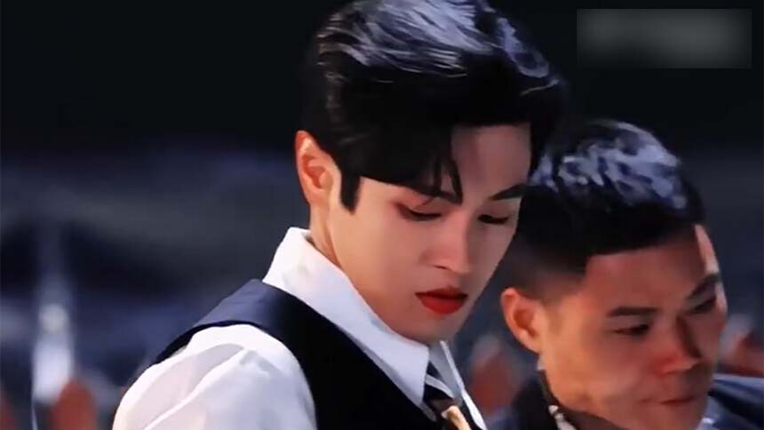 男友力满满！李汶翰《惊欢》片场上演英雄救美