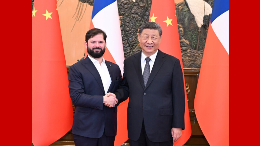 习近平会见智利总统