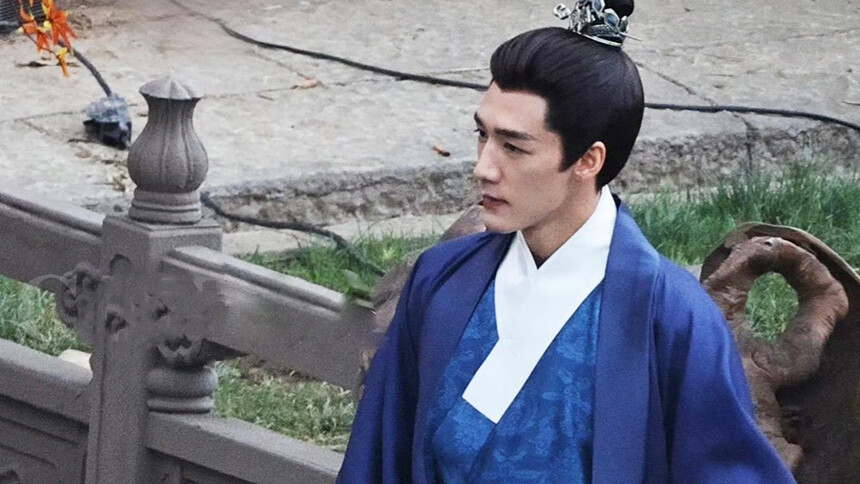 此沙《良陈美锦》最新路透 蓝衣造型从容矜贵