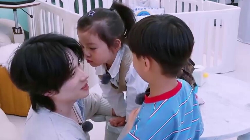 井胧“蒙娜丽胧”爆笑出场 “公主”妮娜不断夸夸迅速拿捏井胧