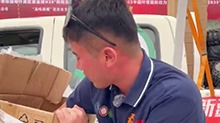 苏来曼收到了“来自重庆的爱”明年比赛凯悦会提供一台跑过达喀尔的摩托车“都收到了，好开心！”