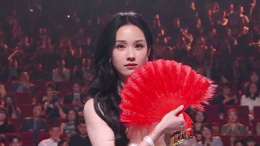 陈都灵丁程鑫黄明昊王安宇获《年度青云期待演员》