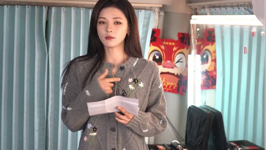 《深情眼》探班之张予曦化妆车大揭秘