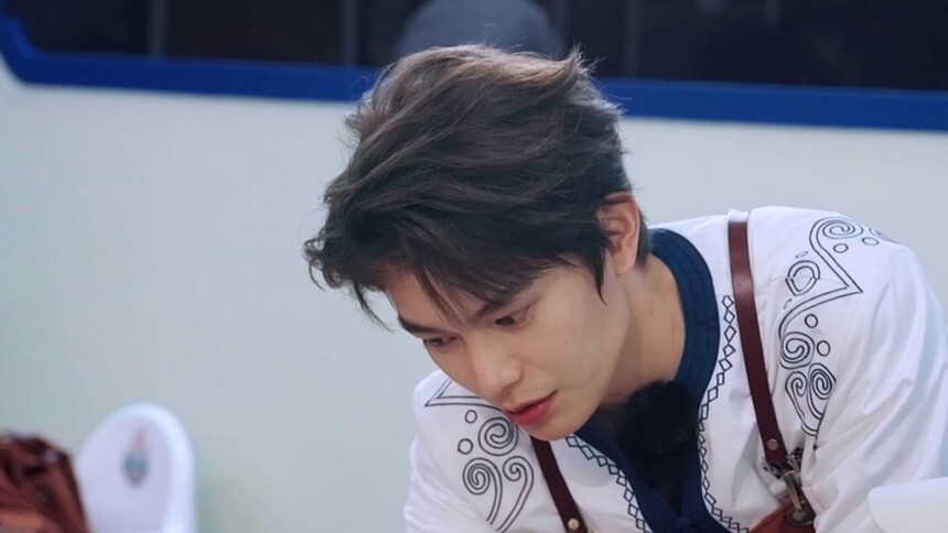 丁禹兮一个人操着“全家人”的心 黄晓明也加入了小丁的夸夸群