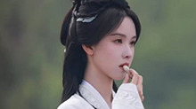 陈都灵《翘楚》白衣造型路透 清雅脱俗仙气满满