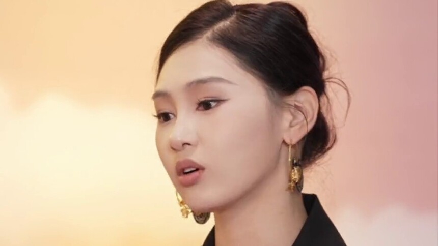 赵紫彤：芒着看好戏赵紫彤霸道女总裁表白强吻小奶狗