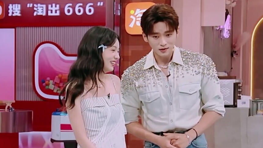 丞磊对周也又争又抢